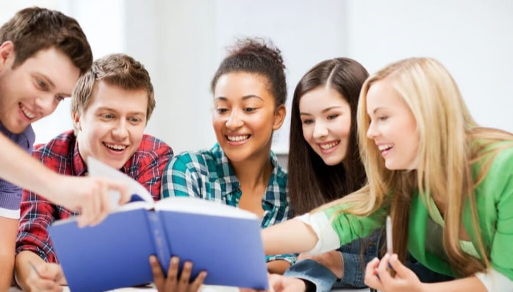 study-english-at-education-first-YbNB3RlZl2iepJpq